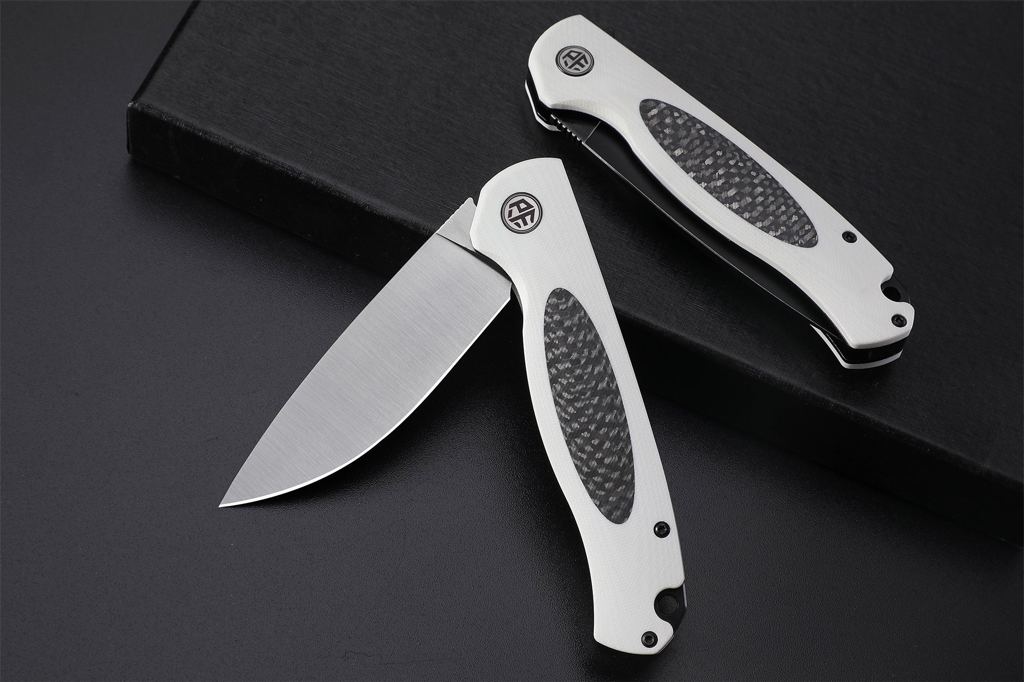 Petrified Fish PFB03 Stamp ,3.58" D2 Satin Blade, 136g G10&Carbon Fiber Handle Flipper Liner lock Folding knife